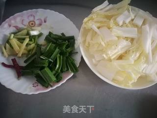 干锅肉片白菜的做法步骤：2