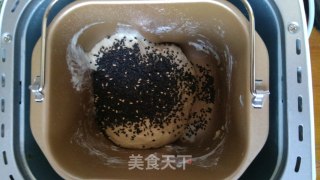 黑芝麻软欧的做法步骤：2
