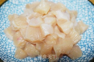孜然鸡丁的做法步骤：1