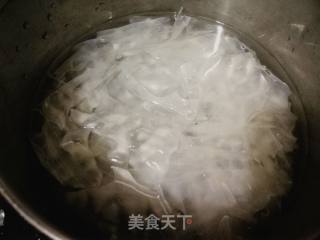 #团圆饭#黄瓜拌粉皮的做法步骤：1