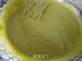 电饭煲版菠菜汁戚风蛋糕的做法步骤：4