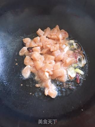香菇炒鸡胸肉的做法步骤：6