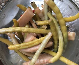海参烧肉炒泡菜的做法步骤：4