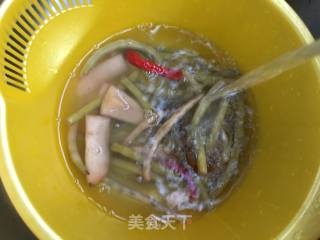 海参烧肉炒泡菜的做法步骤：5