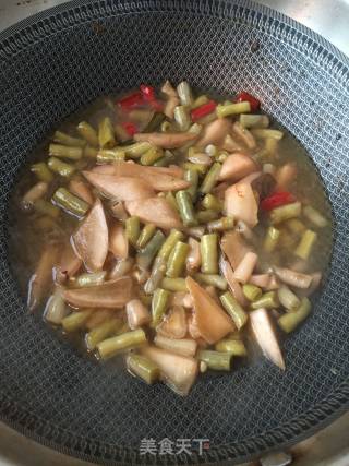 海参烧肉炒泡菜的做法步骤：9