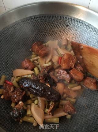 海参烧肉炒泡菜的做法步骤：11