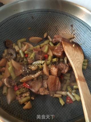 海参烧肉炒泡菜的做法步骤：12