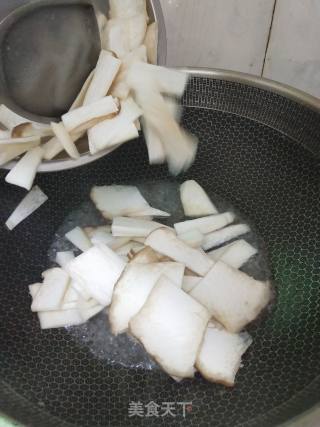 杏鲍菇炒肉的做法步骤：3