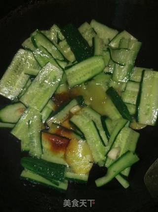 #团圆饭#鸡肉火腿炒青瓜的做法步骤：5