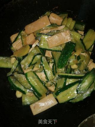 #团圆饭#鸡肉火腿炒青瓜的做法步骤：7