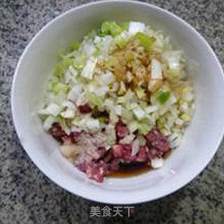 大葱牛肉馅荞麦粉蒸饺的做法步骤：6