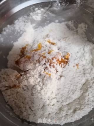 主食—南瓜鲜虾肉末饺子的做法步骤：2