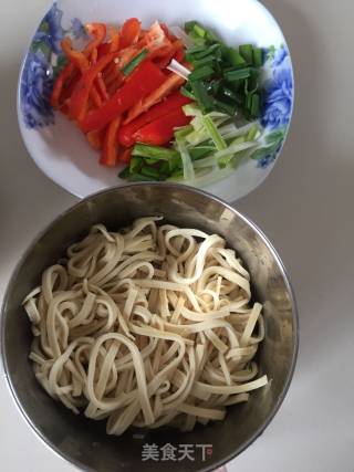 蒜香豆皮的做法步骤：1