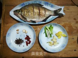 红烧武昌鱼的做法步骤：1