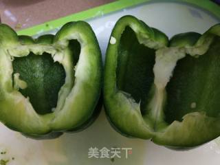 灯笼椒炒里脊肉的做法步骤：1