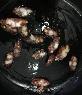 腊肠炒茼蒿杆的做法步骤：4