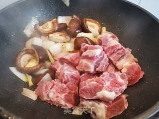 胡萝卜香菇炖排骨的做法步骤：4