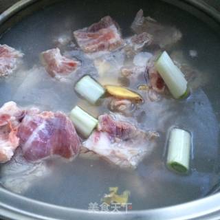 香辣排骨的做法步骤：1