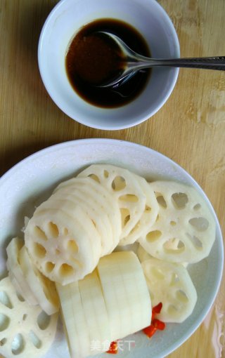 糖醋熘藕片的做法步骤：2