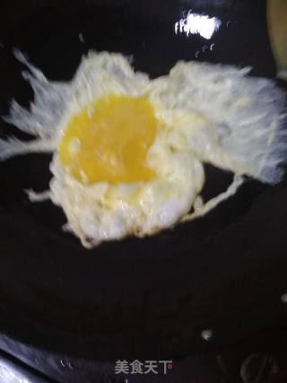 芹菜鸡蛋的做法步骤：2