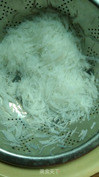 韭菜鸡蛋虾皮饺子的做法步骤：3