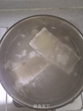 豆浆机版肉皮冻的做法步骤：2