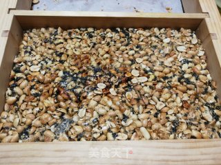 花生芝麻糖的做法步骤：9