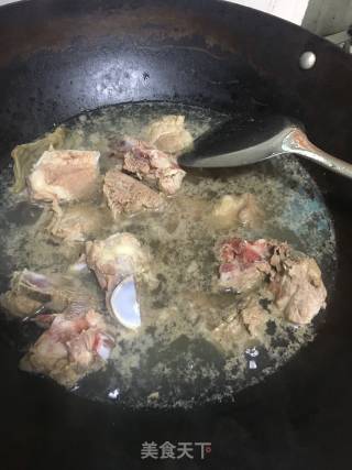 骨头陈肾煲西洋菜的做法步骤：2