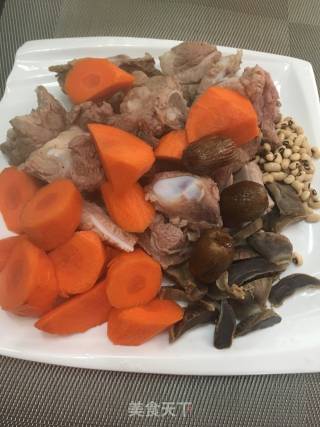 骨头陈肾煲西洋菜的做法步骤：3