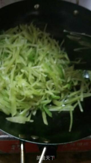 青椒炒莴笋丝的做法步骤：5