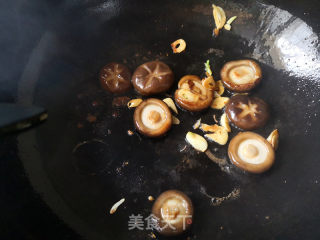油菜香菇的做法步骤：7