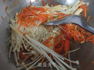 团圆菜-胡萝卜炒金针菇的做法步骤：5