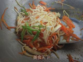 团圆菜-胡萝卜炒金针菇的做法步骤：6