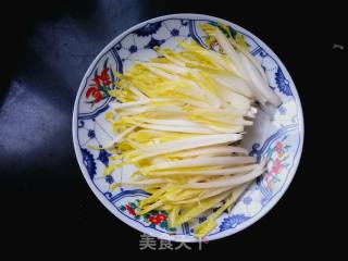 #团圆饭#蒜蓉辣酱拌玉兰菜的做法步骤：3