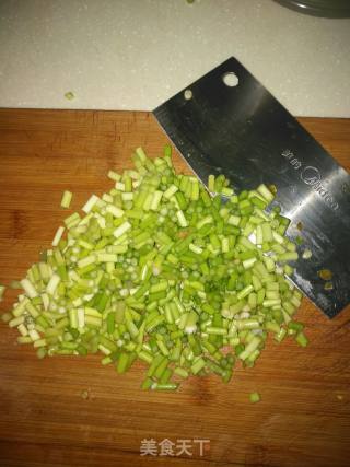 蒜苔酸豆角烩粉条的做法步骤：2