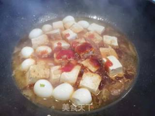 鹌鹑蛋烧豆腐的做法步骤：5