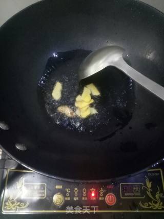 蒜薹炒鱿鱼头的做法步骤：5