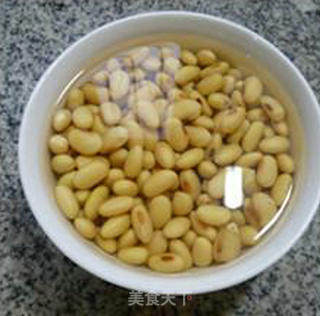 黄豆猪蹄汤的做法步骤：1