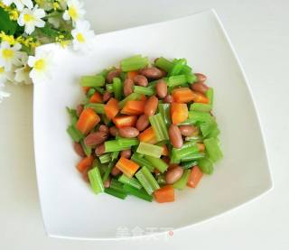 胡萝卜花生米拌芹菜的做法步骤：6