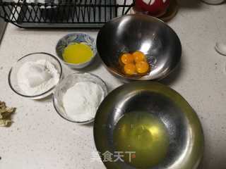 媲美芝士蛋糕的——酸奶戚风蛋糕的做法步骤：1