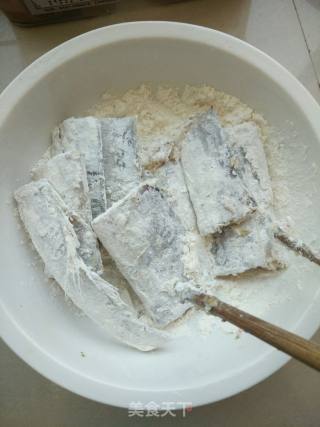 香炸带鱼的做法步骤：5