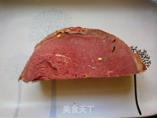 #团圆饭#烧饼夹牛肉的做法步骤：1