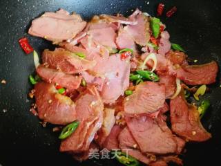 #团圆饭#烧饼夹牛肉的做法步骤：8