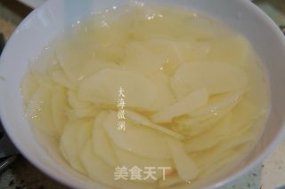 香菇炒青椒土豆片的做法步骤：5
