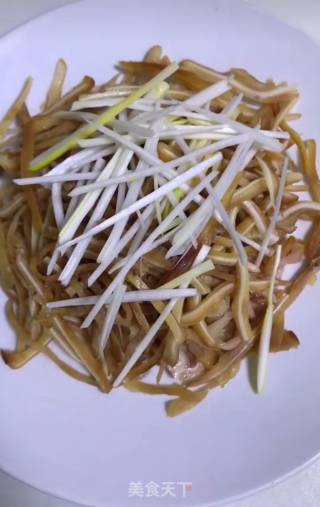 凉拌耳丝的做法步骤：2