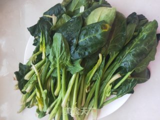 超级好吃又有营养的苏超菠菜的做法步骤：1