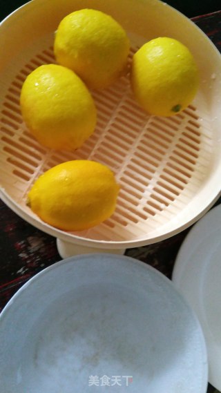 蜂蜜柠檬冰糖茶的做法步骤：2