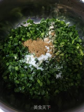 韭菜鸡蛋饼的做法步骤：3