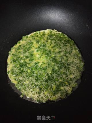 韭菜鸡蛋饼的做法步骤：5
