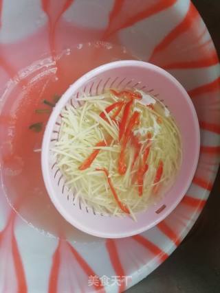素炒土豆丝的做法步骤：2